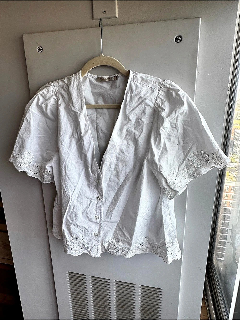 Zara White Eyelet Lace Trim Blouse V Neck Puff Sleeve Size M